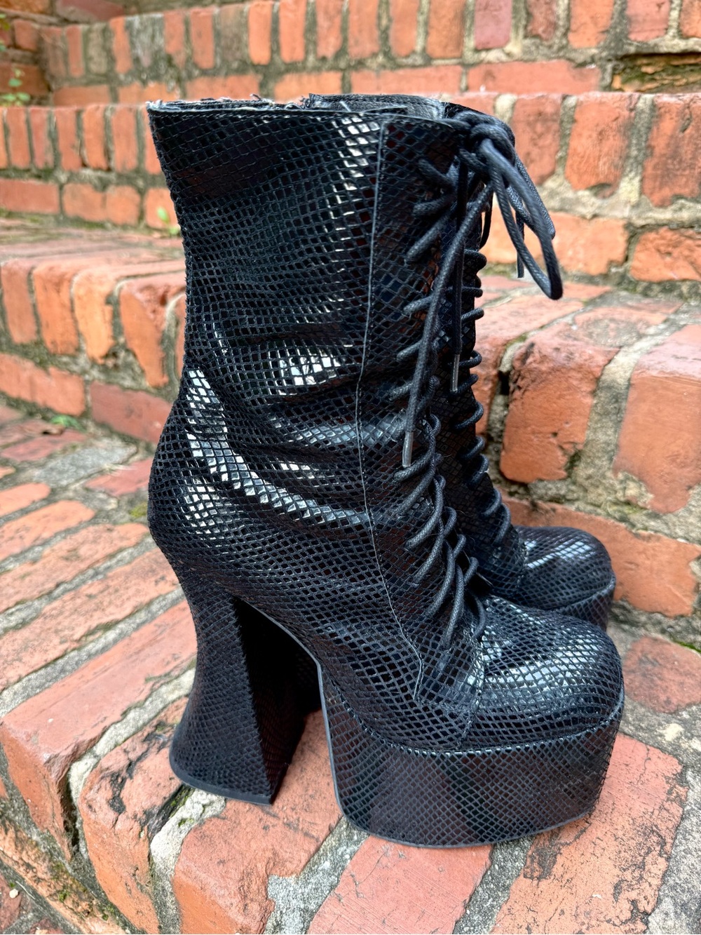 Jeffrey Campbell Andrita Platform Lace-Up Boots Black leather Textured Size 8